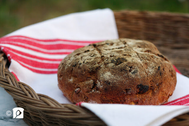 Ražani hleb sa orasima i suvim smokvama/ Ustvari sve&nbsp;volim