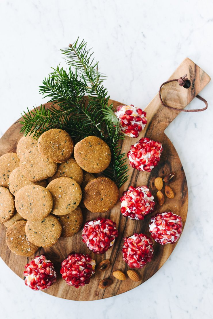 Aromatični keksići sa susamom i loptice od sira
