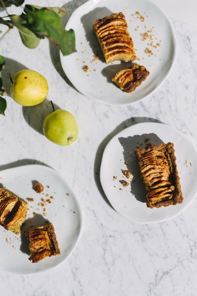 Tart od jabuke sa kremom od&nbsp;badema