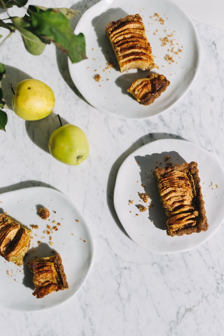 Tart od jabuke sa kremom od badema