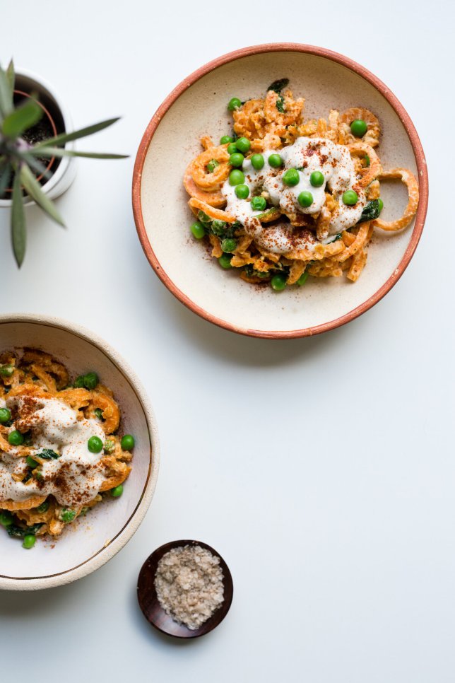 Rezanci od slatkog krompira sa prelivom od indijskog&nbsp;oraha