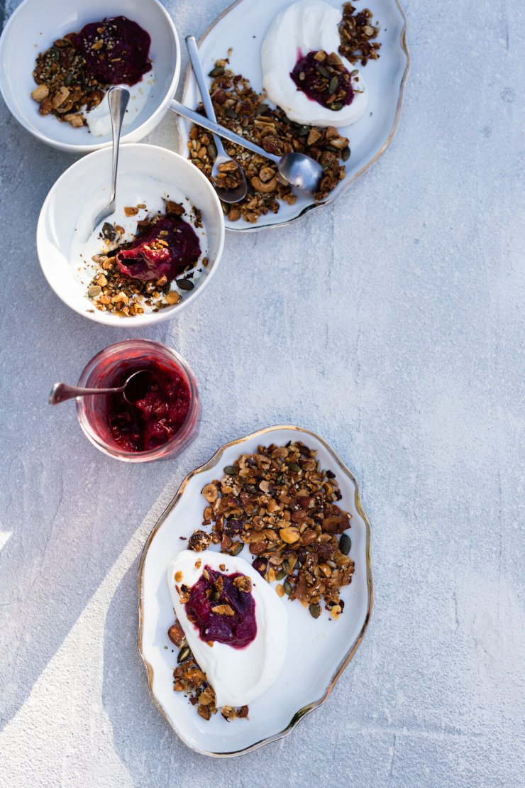 Granola bez žitarica i brzi džem od šljiva