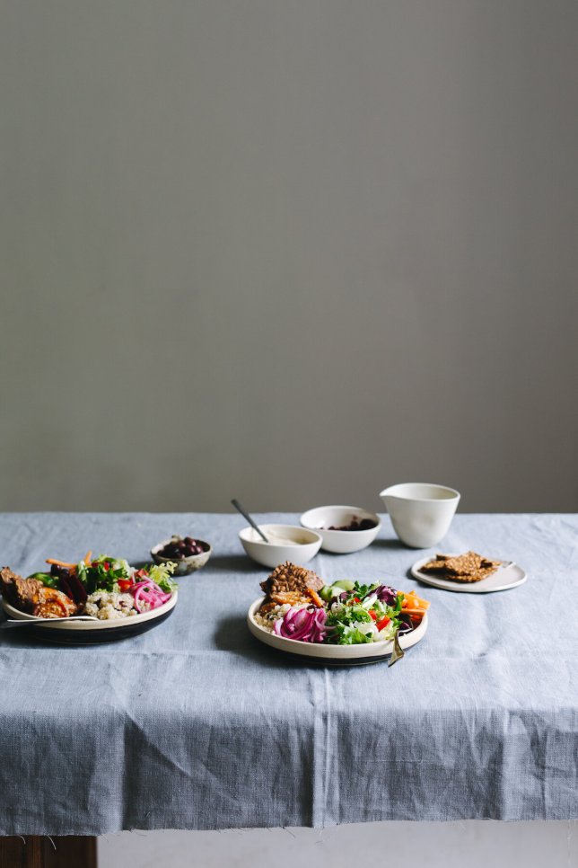 Buda bowl sa kus kusom, pečenim povrćem i sos od&nbsp;tahinija